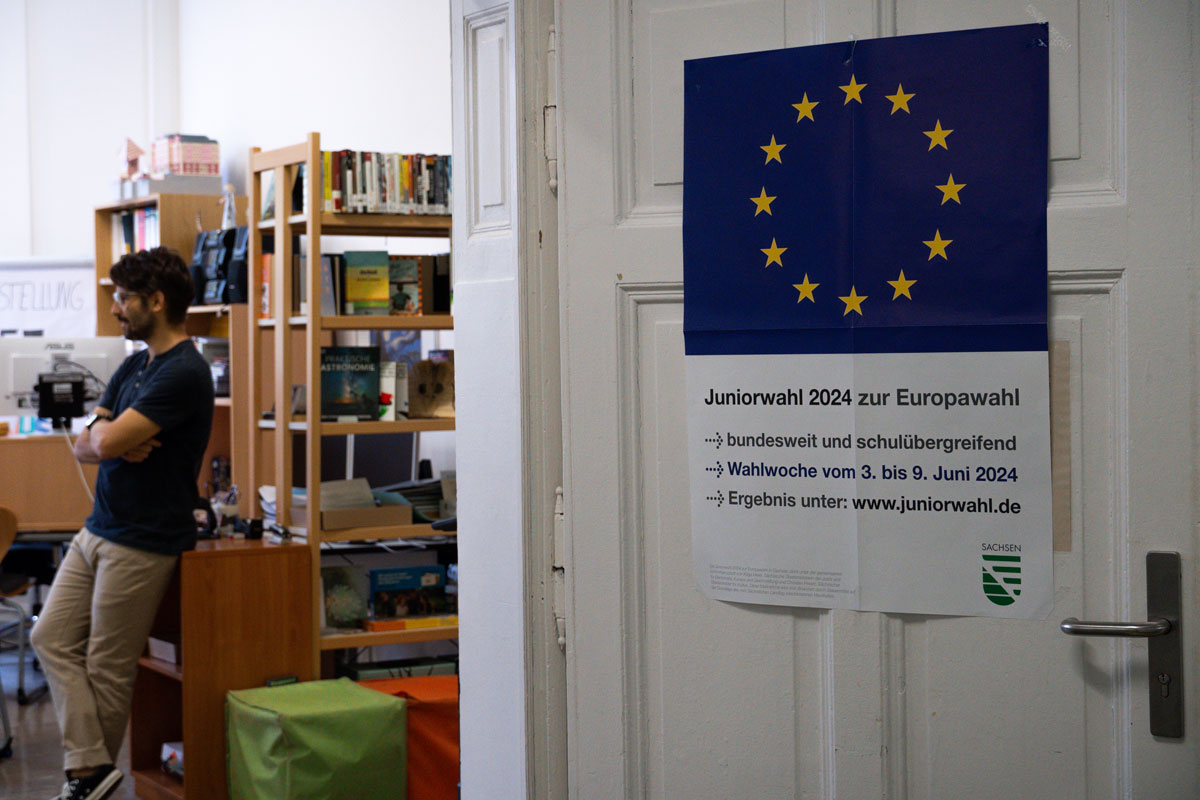 Wahllokal in der Bibliothek Image